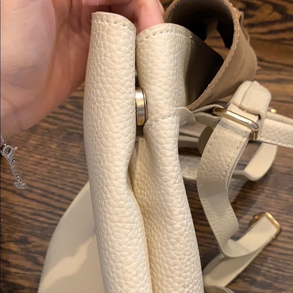 Chic Summer Backpack! - Picture 4 of 5
